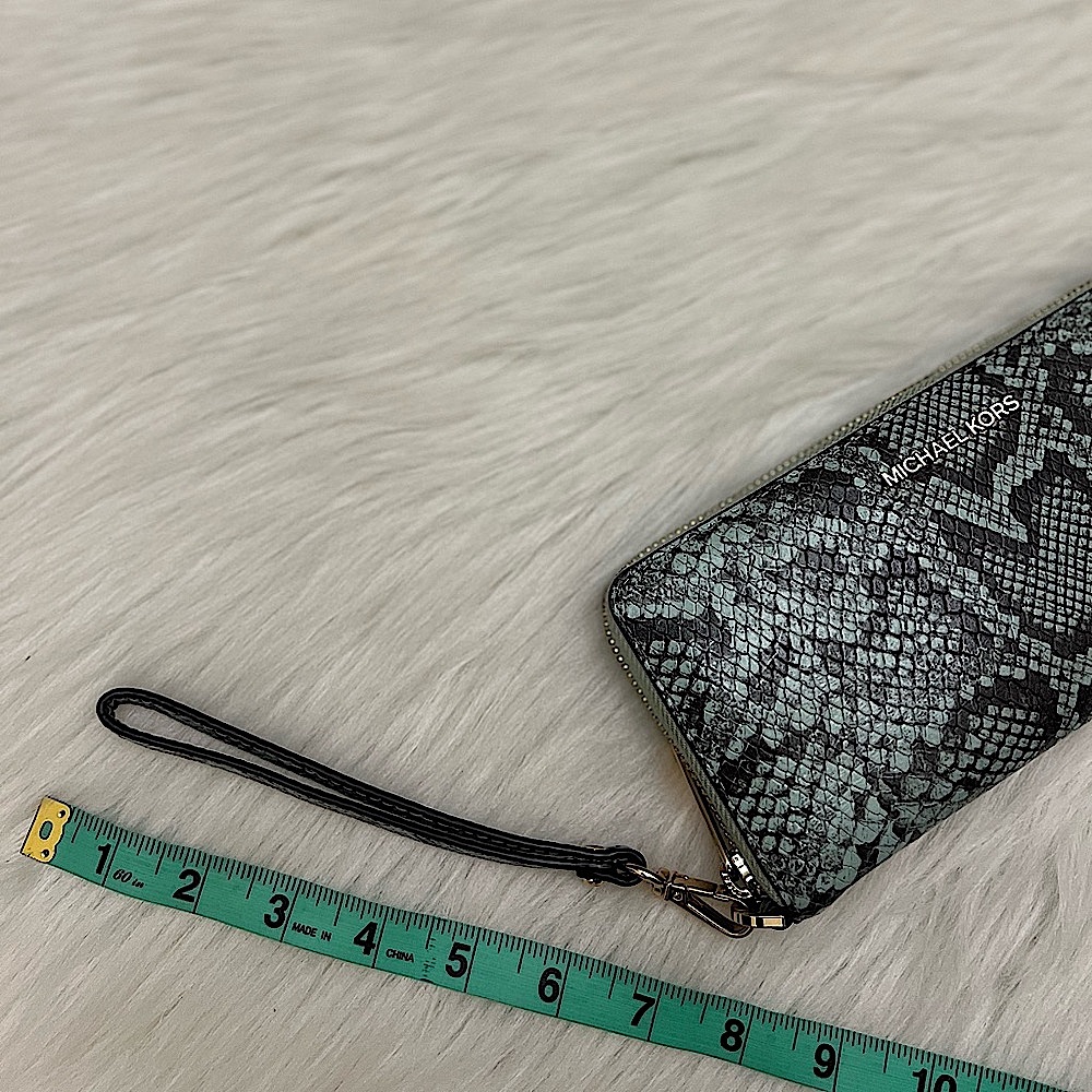 MICHAEL KORS - GREEN PYTHON EMBOSSED LEATHER JET SET CONTINENTAL LONG ZIP WALLET - Picture 11 of 13